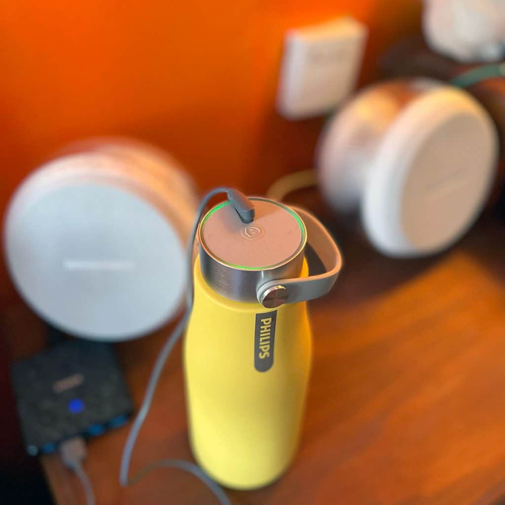 Philips GoZero water bottle magnetic charging.