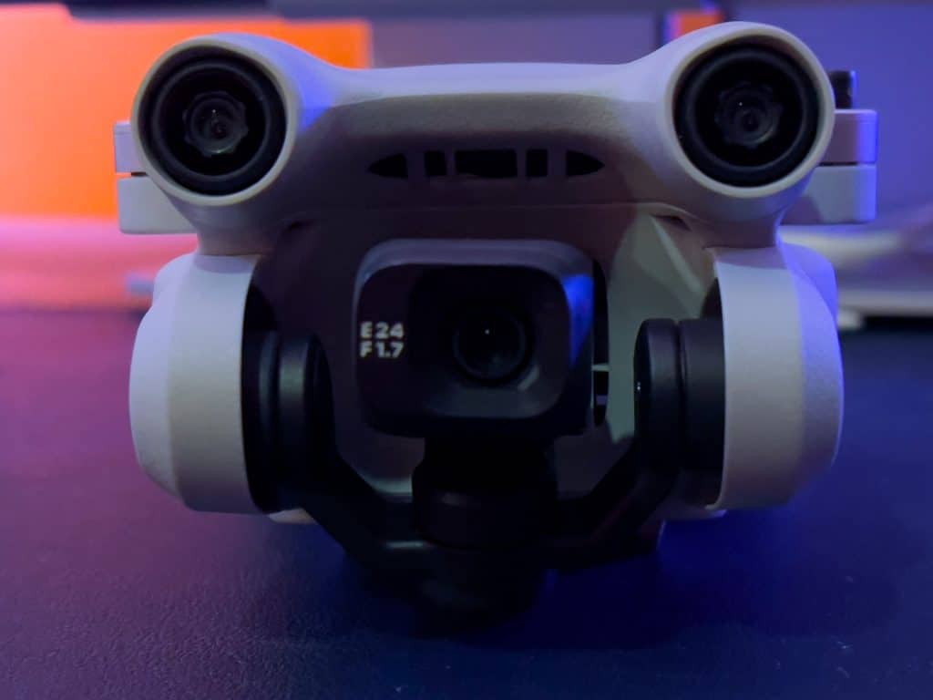 The camera gimbal and the two new front sensors of the Mini 3 Pro. 